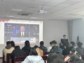 一群人在開會 描述已自動生成