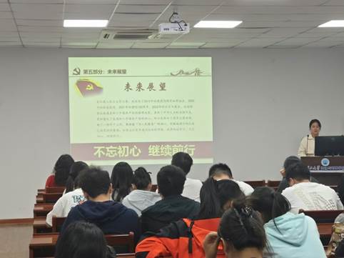 會(huì)議室里的人們 描述已自動(dòng)生成