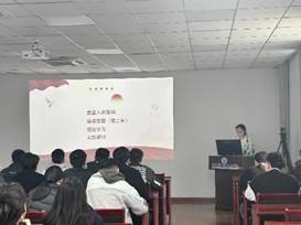 會議室里的人們 描述已自動生成