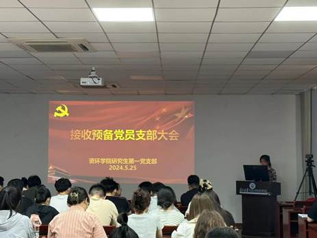 會(huì)議室里的人們 描述已自動(dòng)生成